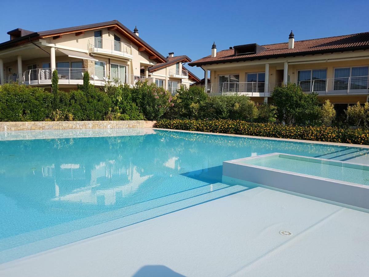 Sky Fort Garda View Сирмионе Екстериор снимка