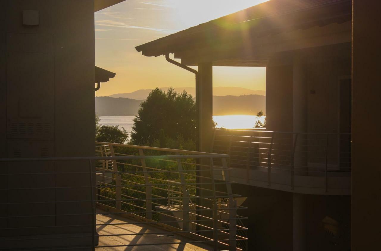 Sky Fort Garda View Сирмионе Екстериор снимка